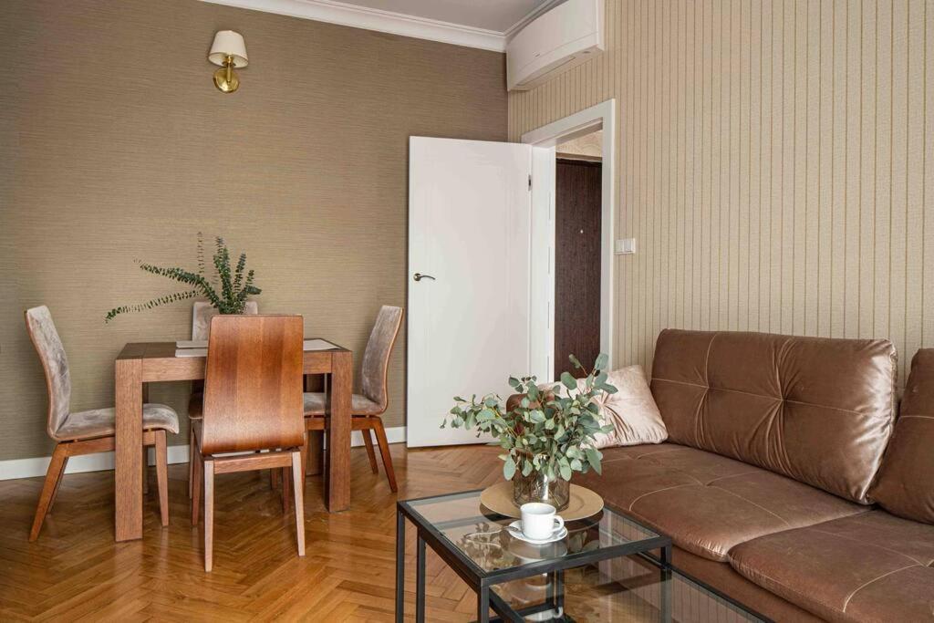 Wyzwolenia Apt , Lazienki Park & Zbawiciela Sq. 2' Varsovie Extérieur photo